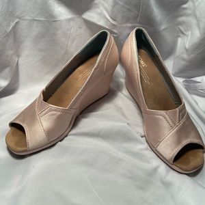 Toms wedge shoes light pink, lightly used. Size 8.5